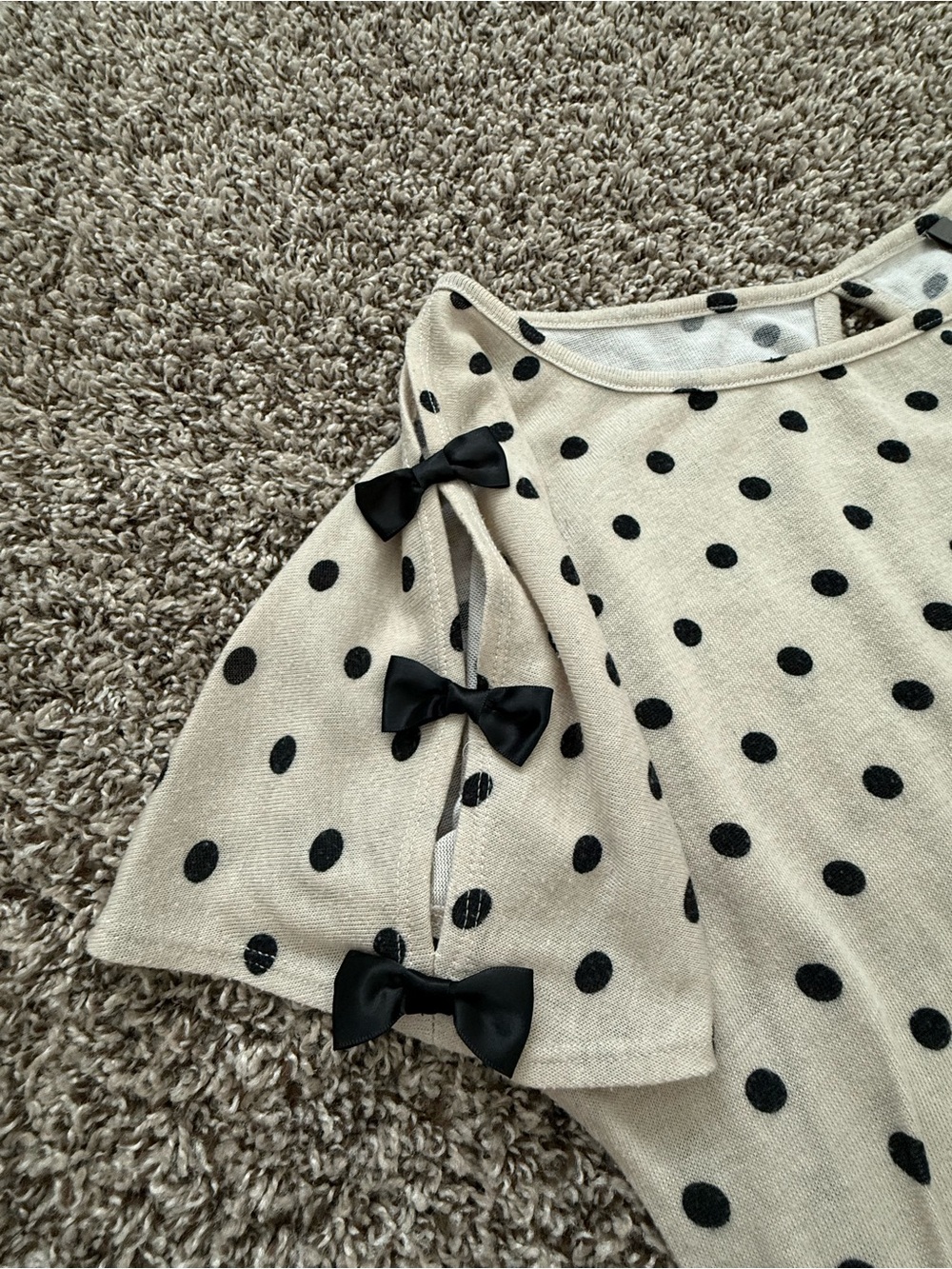 Y2K Charlotte Russe Cream Polka Dot Short Sleeve Top with Shoulder Ties - Picture 4 of 4